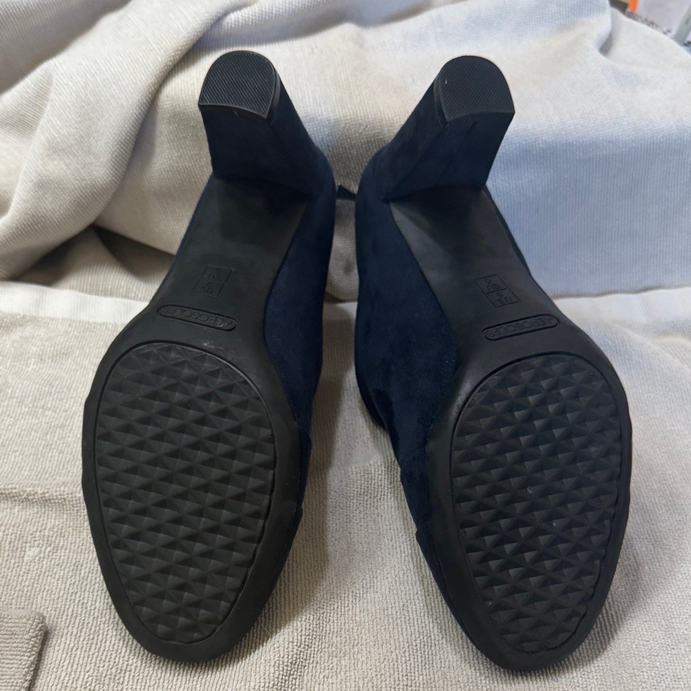 AEROSOLES Women's Elegant Black Ankle Booties - Picture 5 of 6
